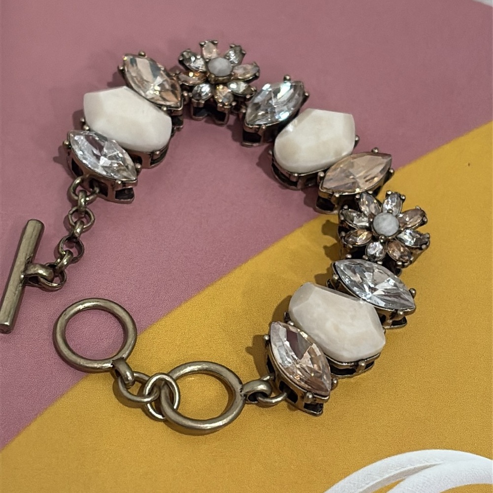 Chloe+Isabel  Gardenia Toggle Bracelet